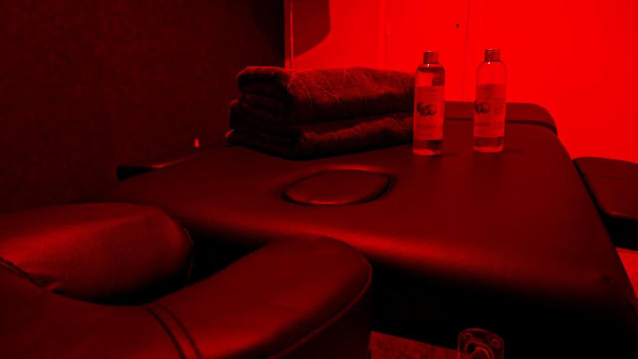 Le Boudoir D'Emma - Jacuzzi Privatif - Detente - Massage Lejlighed Alençon Eksteriør billede